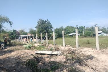 Cách chôn cột H làm hàng rào không cần đúc móng