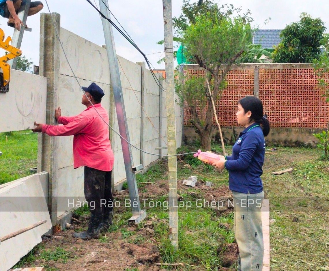 Thi công hàng rào bê tông lắp ghép