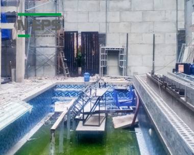 Tường chắn cao gần 6m tại Quận 1