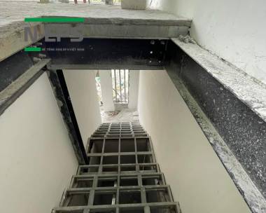 Công trình nhà 2 tầng tường bê tông nhẹ và sàn deck