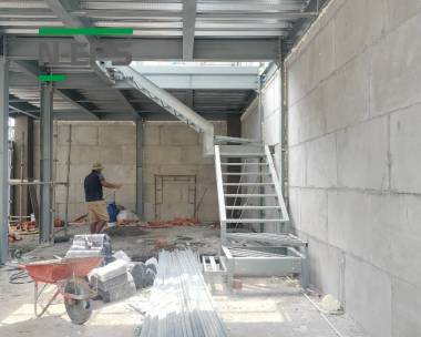 Nhà thép tường bê tông nhẹ ốp gỗ căm se